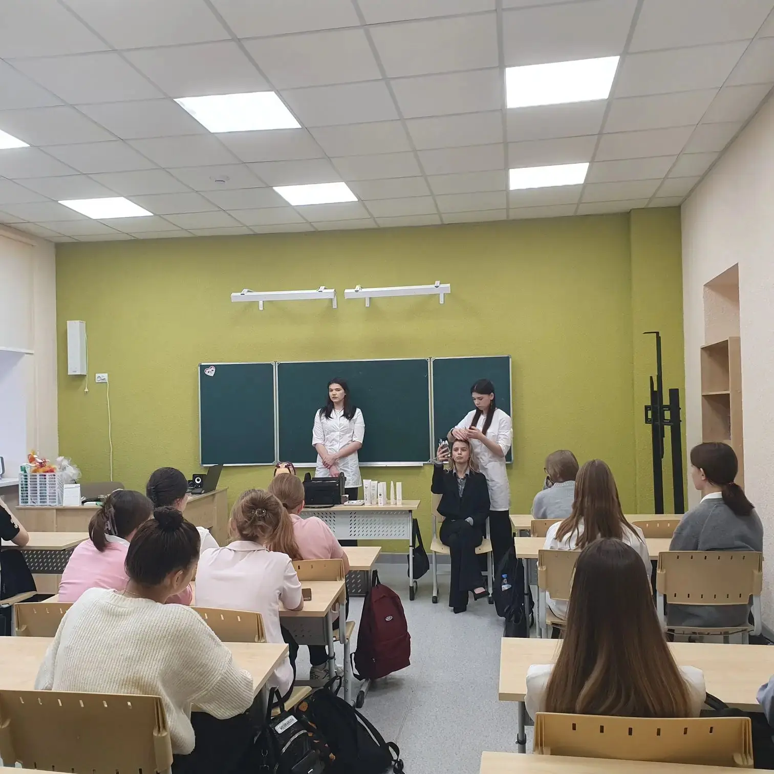 🗓9 декабря обучающиеся Чеховского техникума совместно со специалистами МБУ "Центр по профориентации 