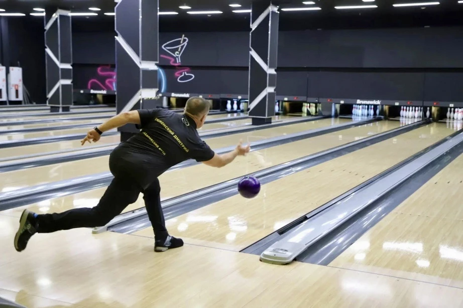 🎳 Страйк по-дальневосточному: в Хабаровске стартовал турнир по боулингу