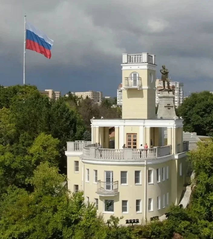 Ежегодно с 1994 года 22 августа в России отмечается День государственного флага Российс...