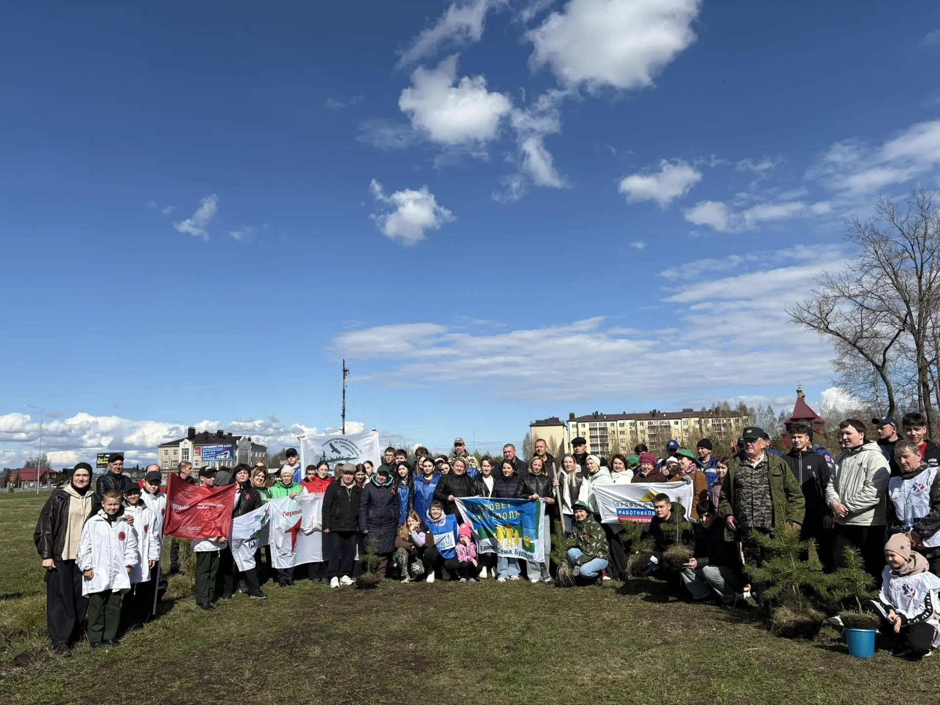 🌳Сад памяти 

❗️В Чистополе прошла патриотическая и экологическая акция «Сад памяти», приуроченная 