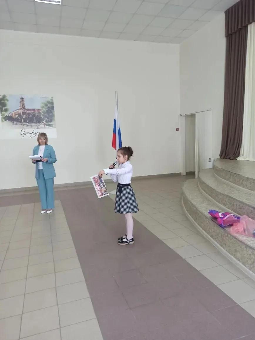 💥Разговор о важном во 2 Д, Е, и 1 А классе был проведёт совместно.  Тема занятия: "Мусор и его втора