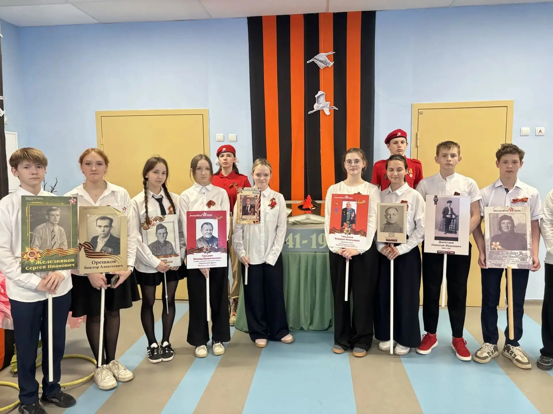 🕊️ ПОБЕДНЫЙ МАЙ. ПАМЯТЬ ЖИВА. 🕊️ Сегодня наш сердечный привет — из зала, где гремели аплодисменты и 