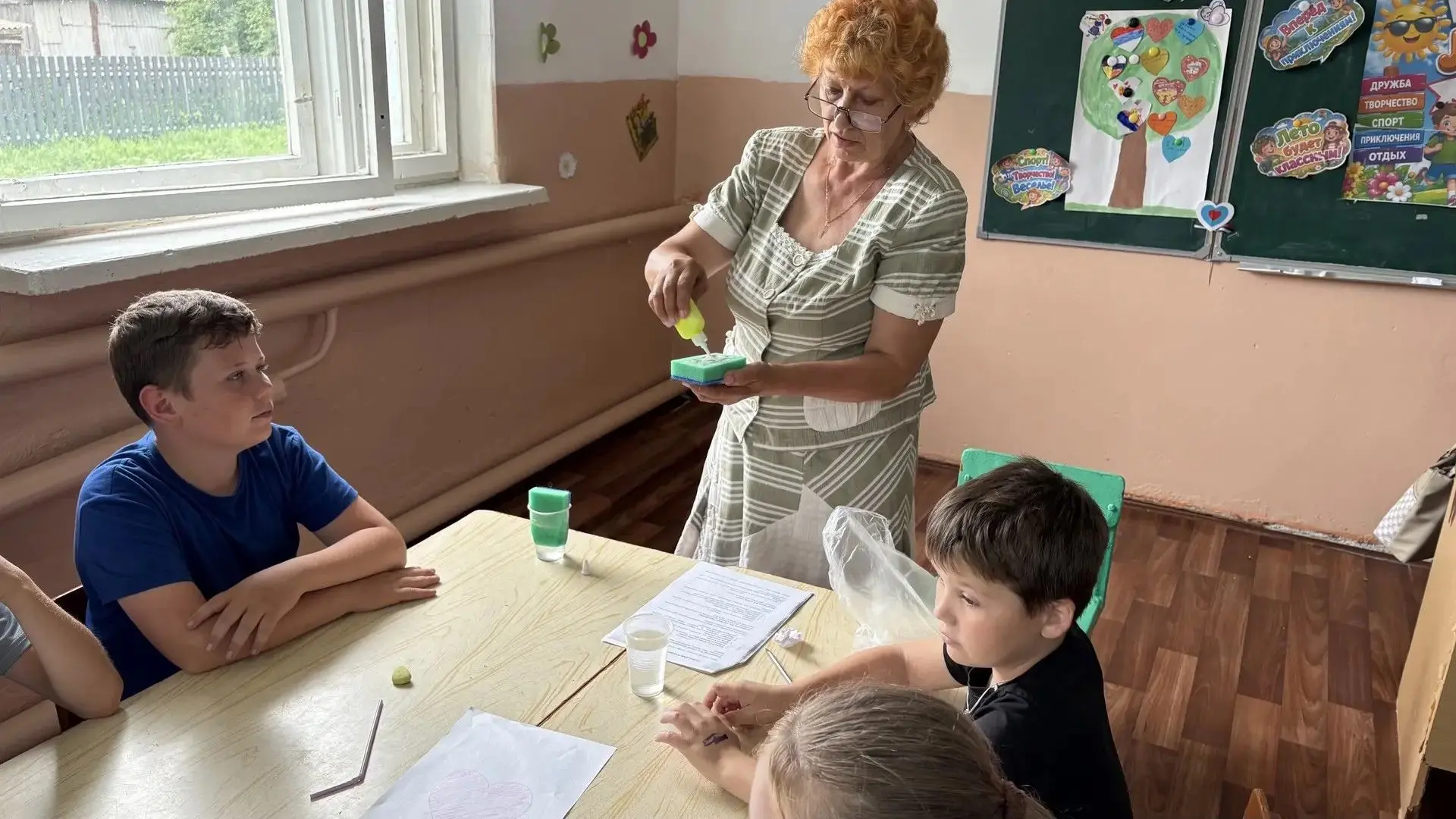 В пришкольном лагере «Крепыши», который работает на базе Дубровской средней школы, успе...