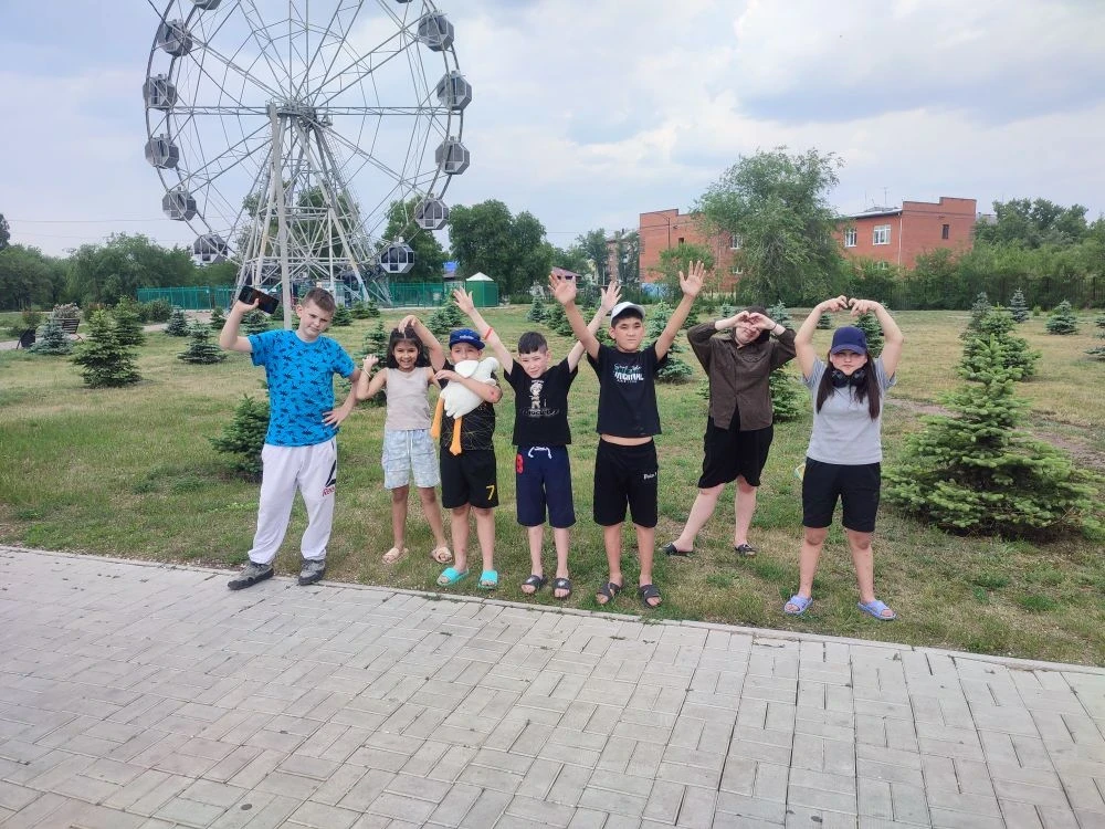 Лето, каникулы, городской парк: калейдоскоп ярких впечатлений!
Парк в летний день – это настоящая ск