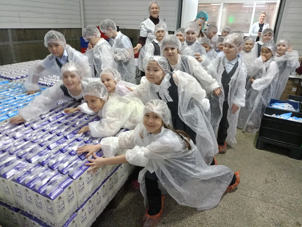 Из чего делают сыр? 🧀Наши первоклассники узнали ответ на заводе! 🧀Сегодня, 23 марта, ученики 1 «А» к