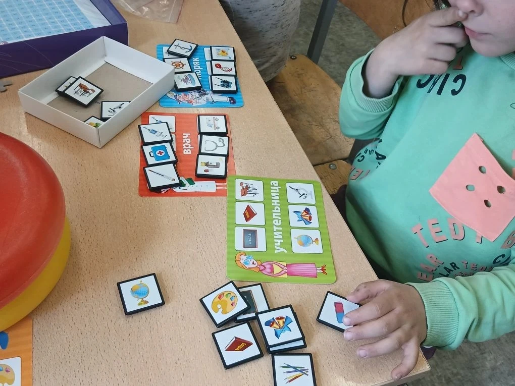 🎲 **Четвёртый день нашего лагеря: настольные игры, сказки и безопасность на дорогах!**