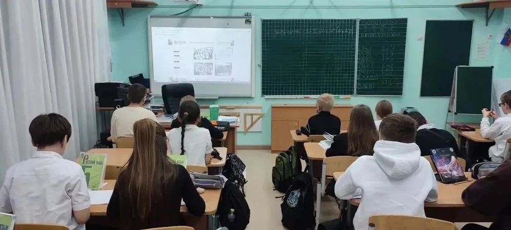 🕯️ «Бессмертный полк»: Память, которая живёт в сердцах  В нашей школе прошли тематические классные ч