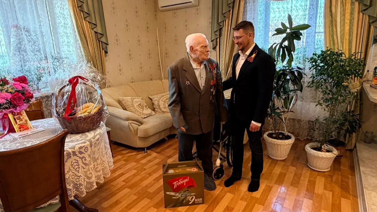 Накануне Дня Победы врио министра строительства Самарской области Александр Фомин поздр...