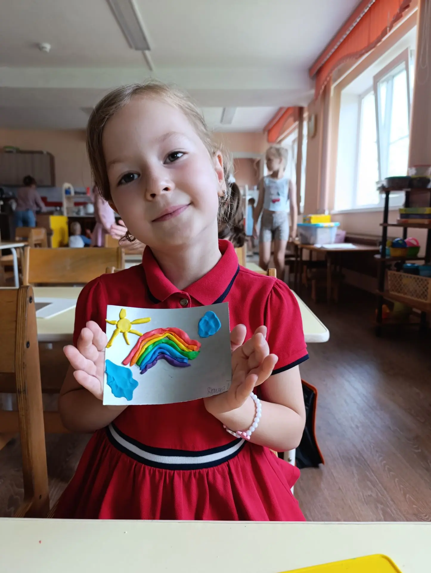 🎨 Радуга на ладошках.

21.07 в старшей группе прошел тематический день, посвящённый яркому чуду при