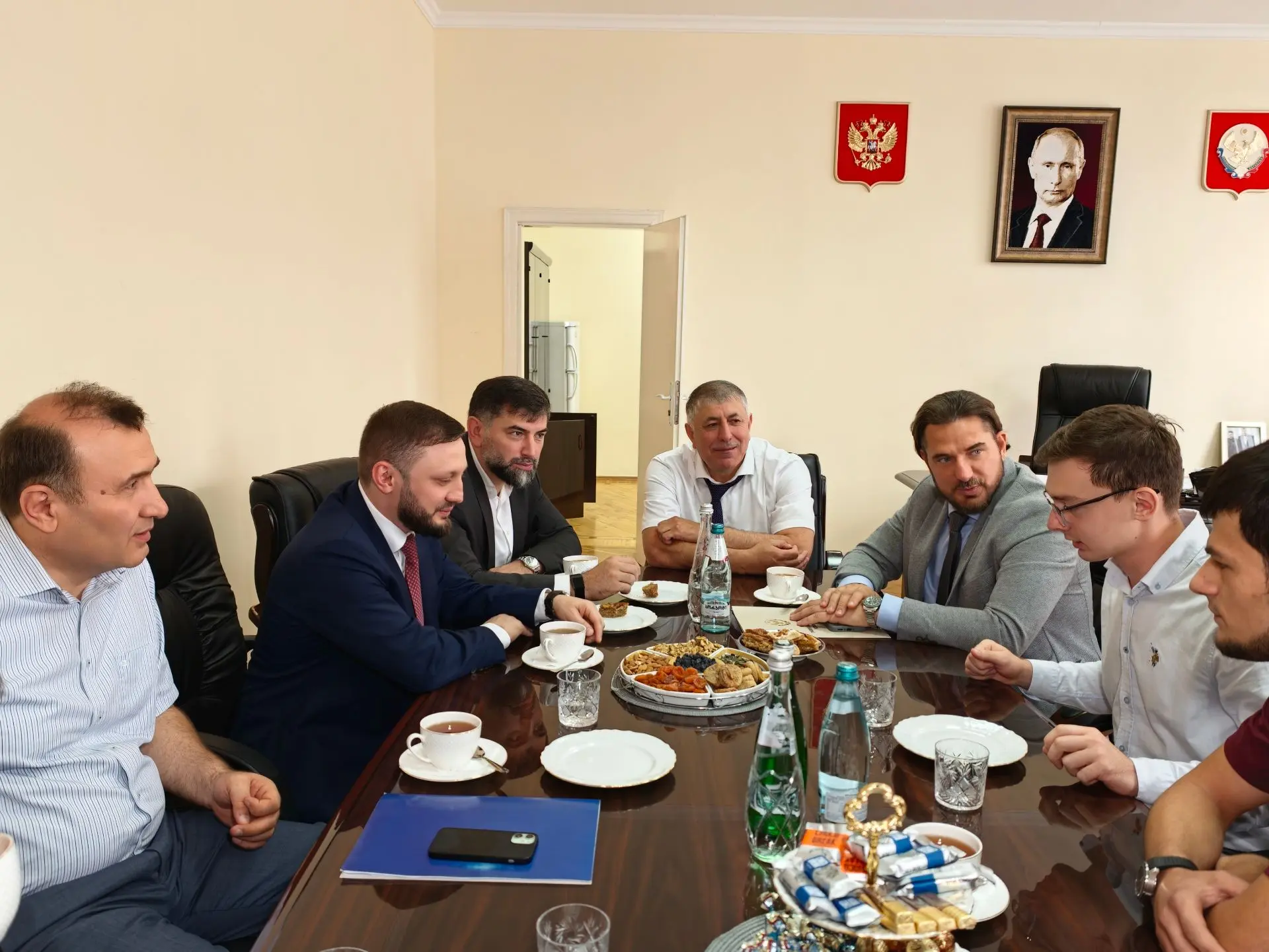 После торжественной встречи министр транспорта и дорожного хозяйства Дагестана Джамбула...