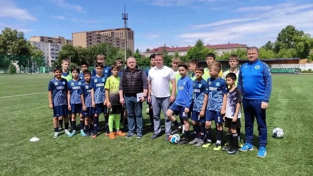 В Балабанове знают, как воспитать чемпионов!

Вчера у юных футболистов из ФК «Сокол» был праздник – 