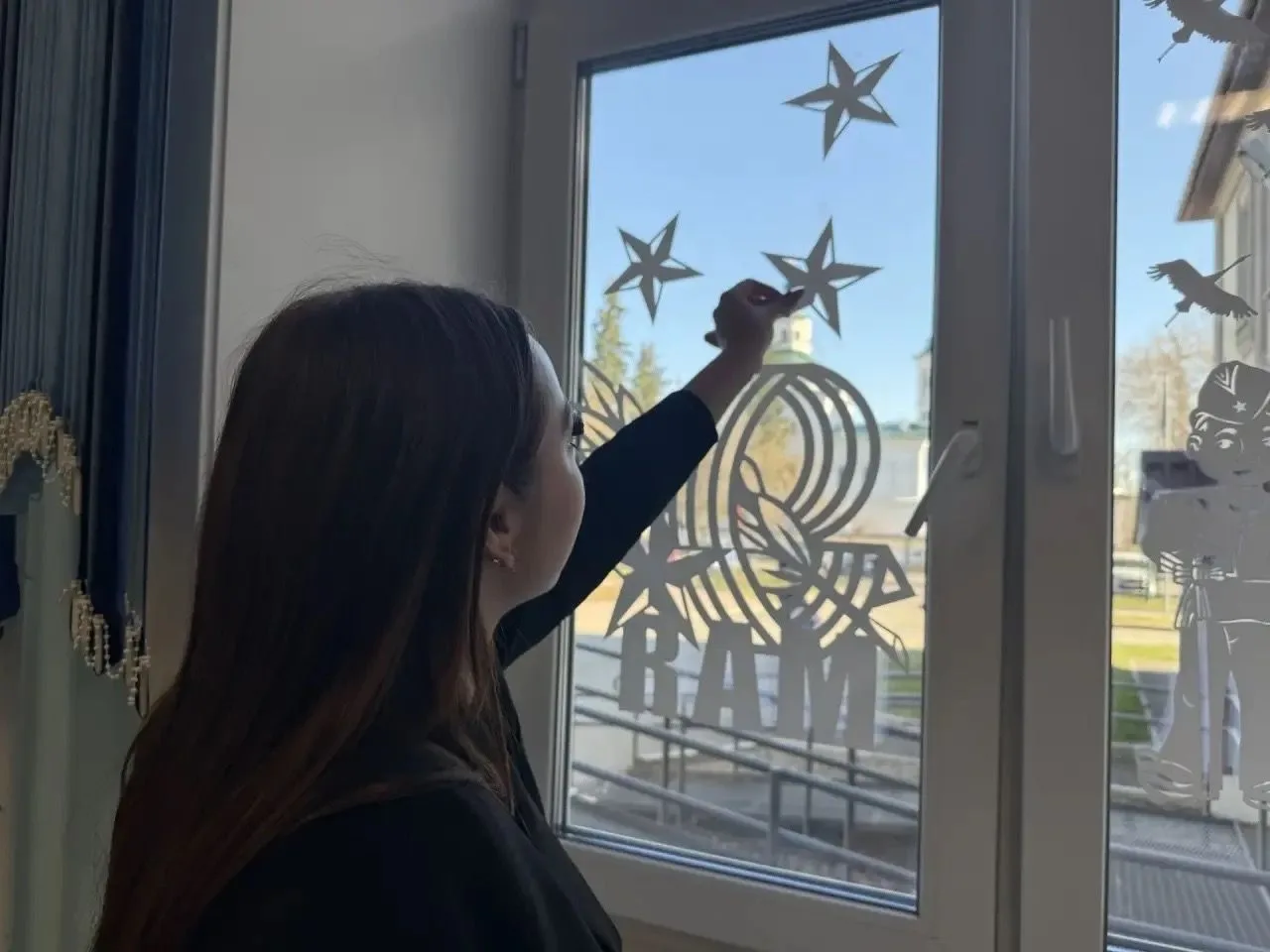 Наша школа — в «Окнах Победы» Есть вещи, которые не требуют громких слов. Иногда достаточно просто п