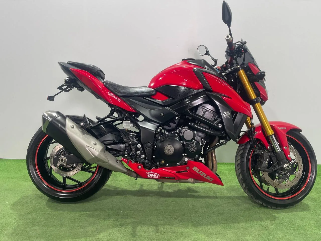 SUZUKI GSX-S750 в наличии во Владивостоке  Характеристики:  - 2017 год - объем 750 см3 - Аукцион JBA