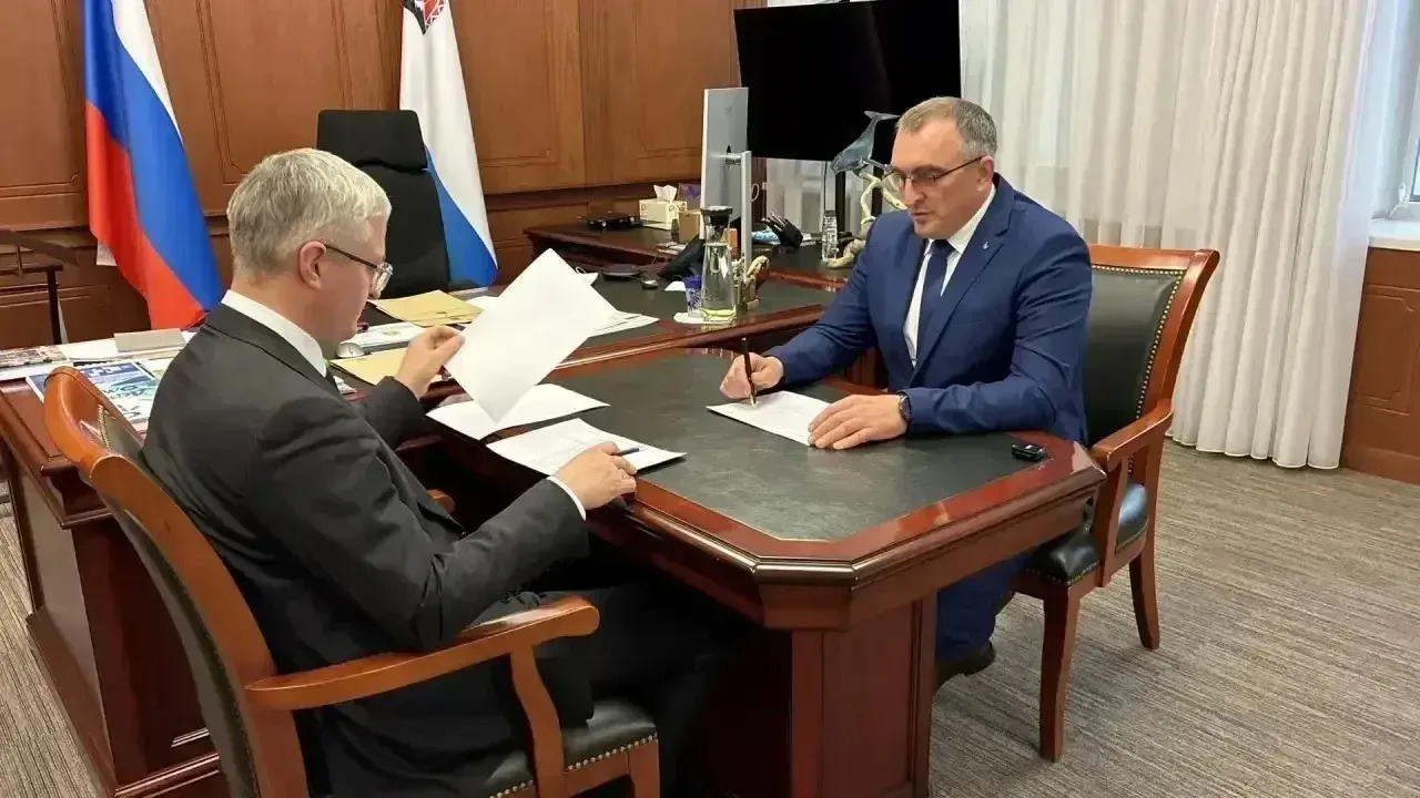 О планах на Тигильский округ говорили в крае  🤝 Губернатор Камчатки Владимир Солодов обсудил развити