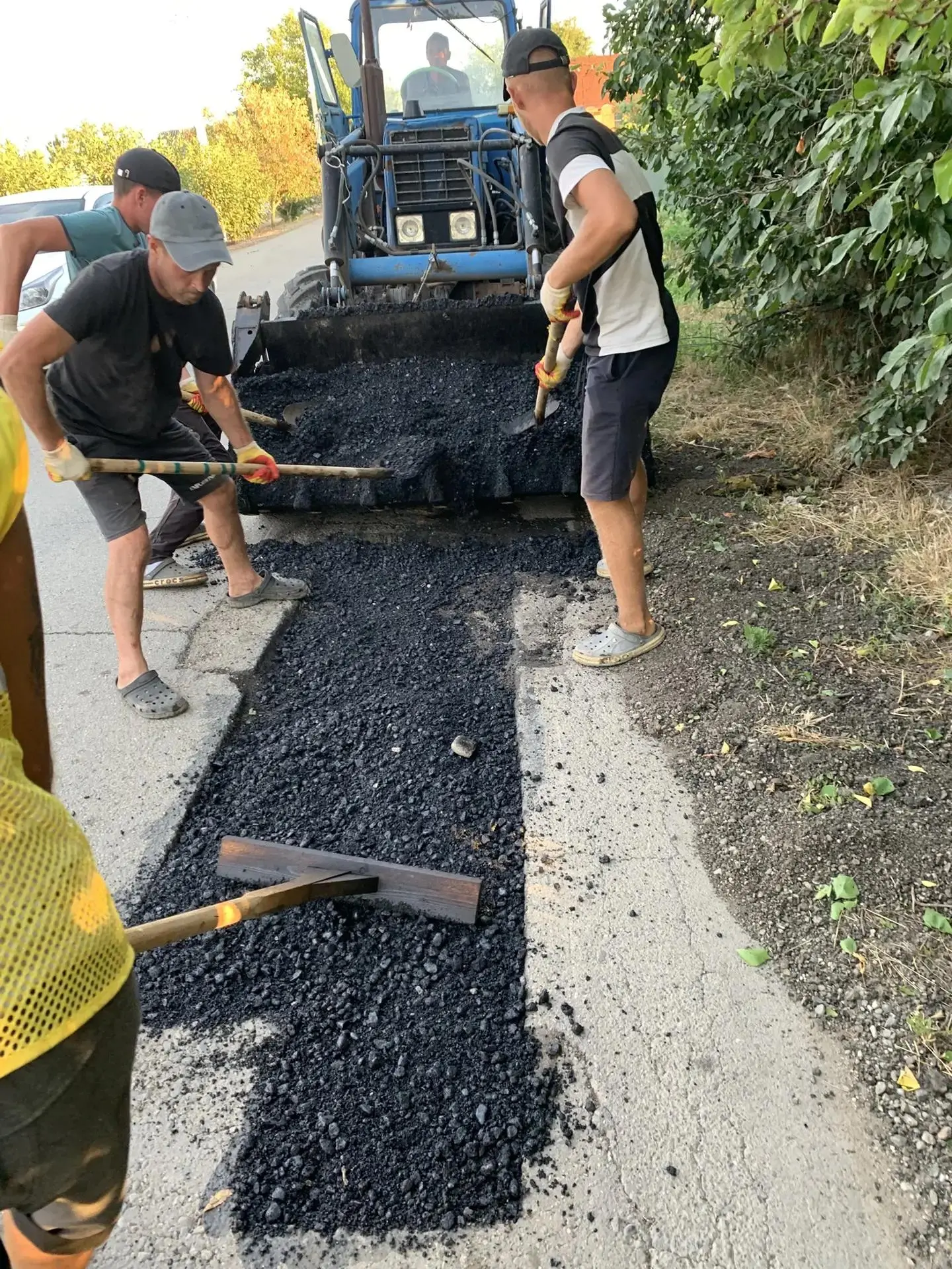 👀 Помимо капитального обновления дорог в центре станицы Новомышастовской, сегодня здес...
