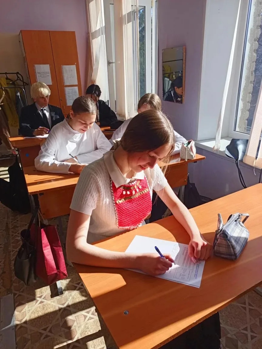 День национального костюма День национального костюма В МАОУ Школа № 129 им. С. И Зорина с большим р