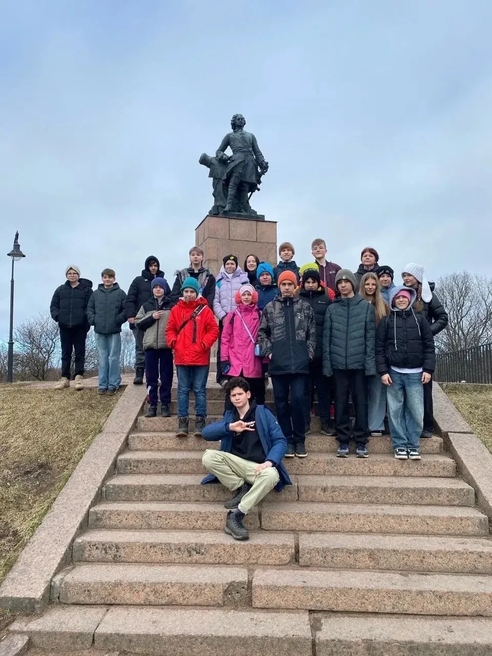 🚌 6А класс отправился в увлекательное путешествие в город Выборг.  🏰 Автобусно-пешеходная экскурсия 