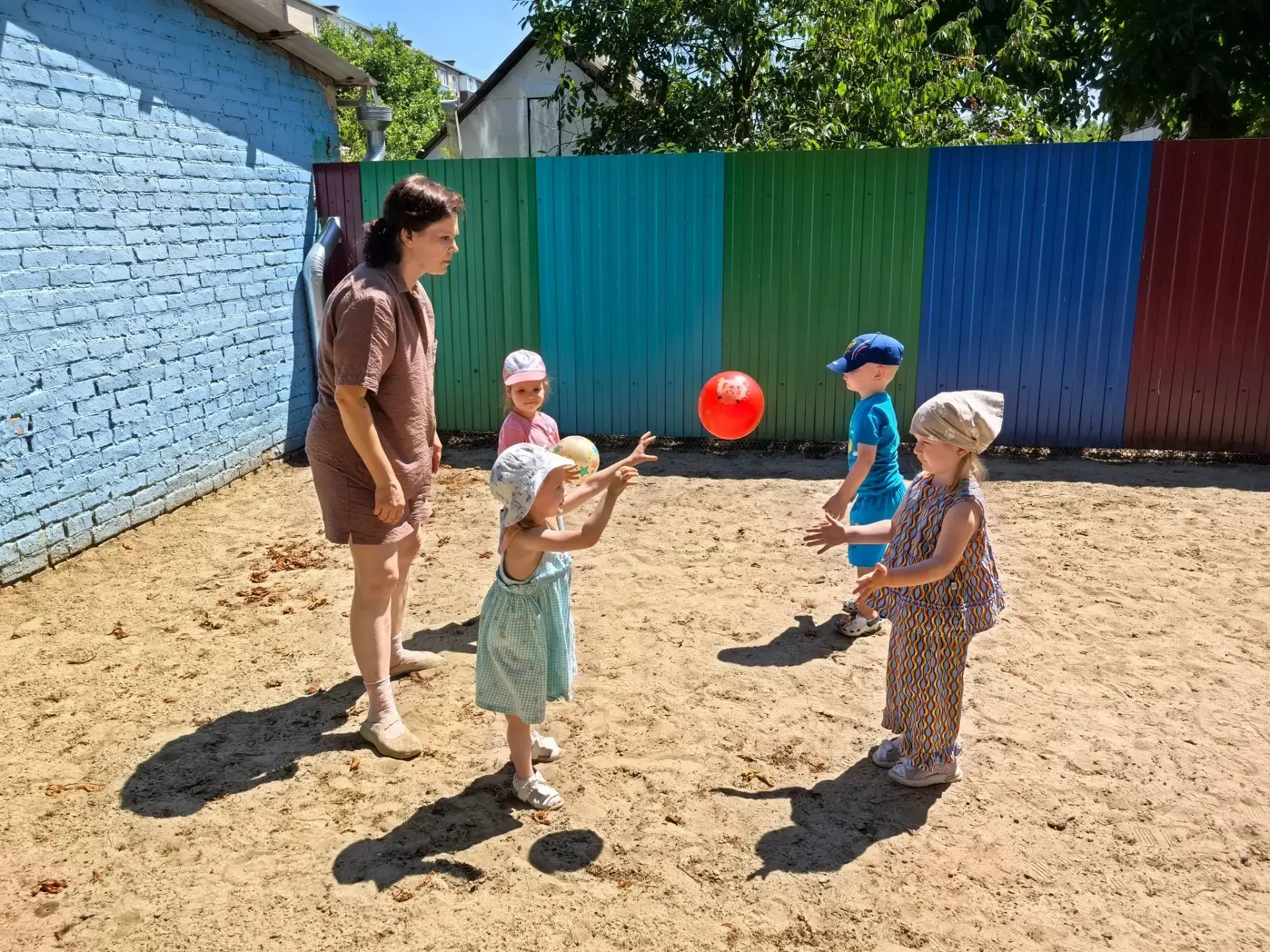 Игры с мячом - это не только весело, но и очень полезно!