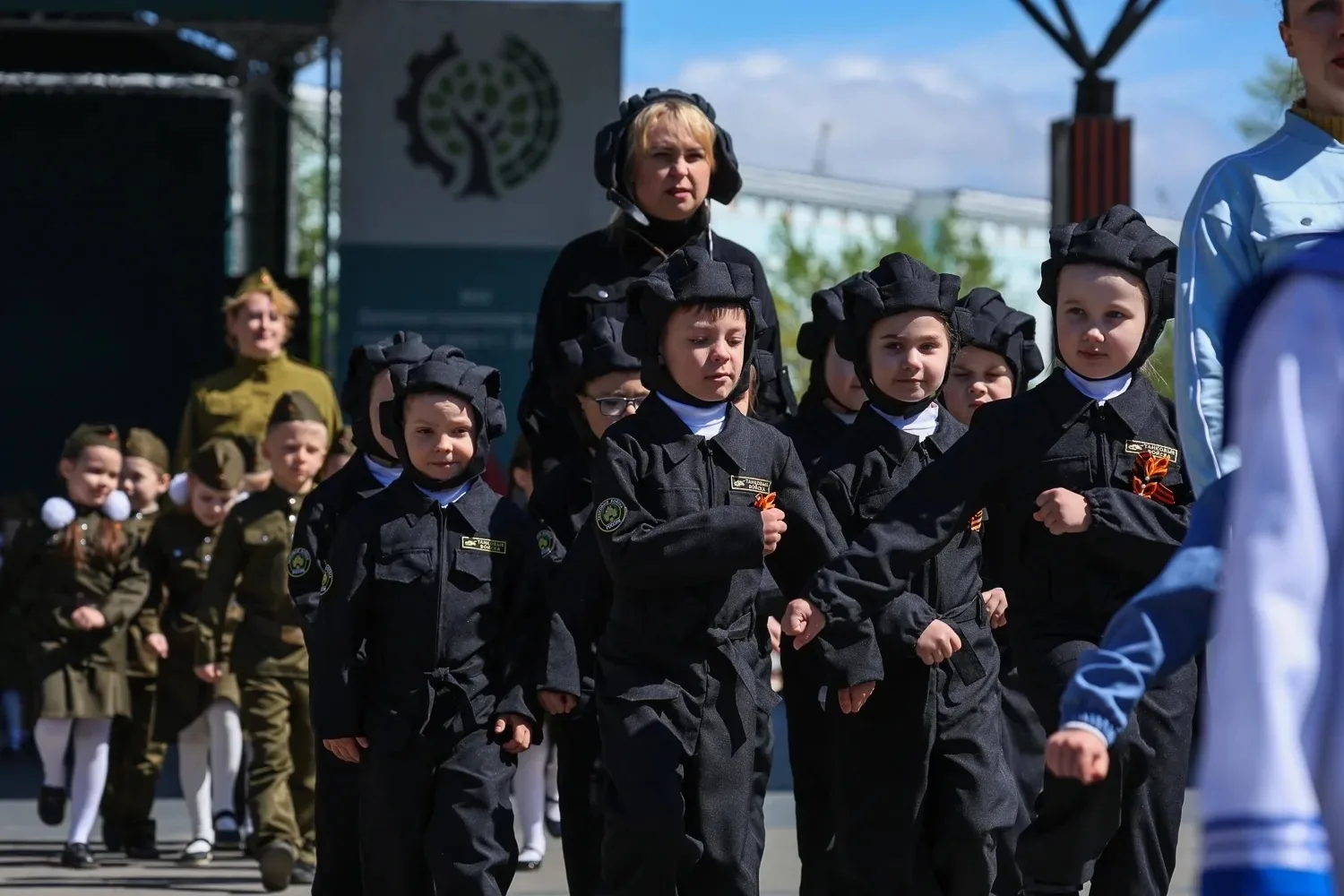 Сводный отряд юных танкистов нашего детского сада принял участие в торжественном параде...