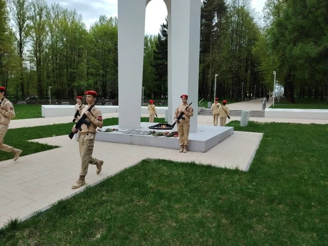 🏅 9 мая, в честь 81-летия Великой Победы, юнармейцы города Пущино — воспитанники объед...