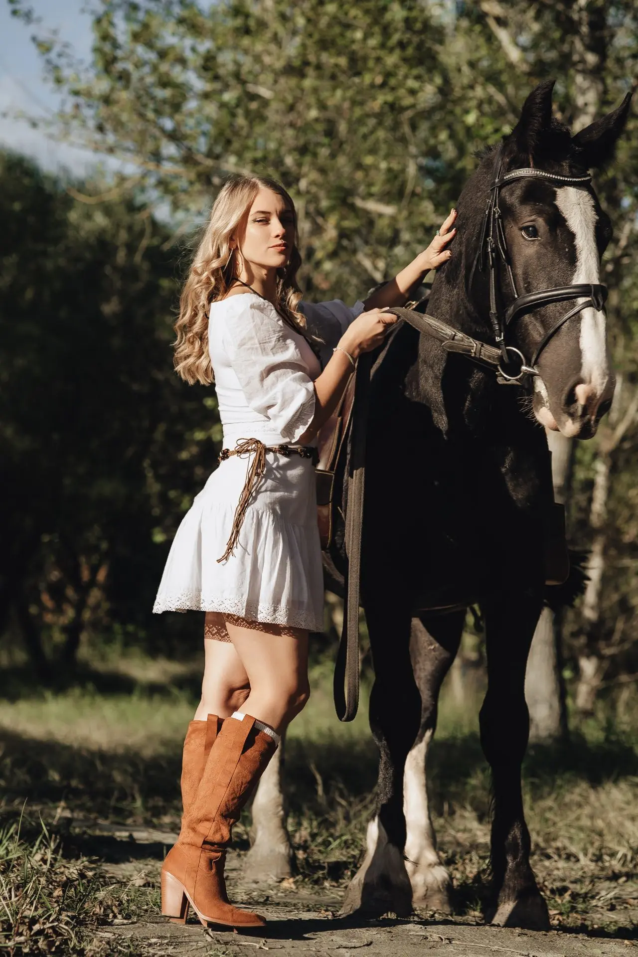 Он огромный, она хрупкая. Идеальное сочетание! 😍🐎