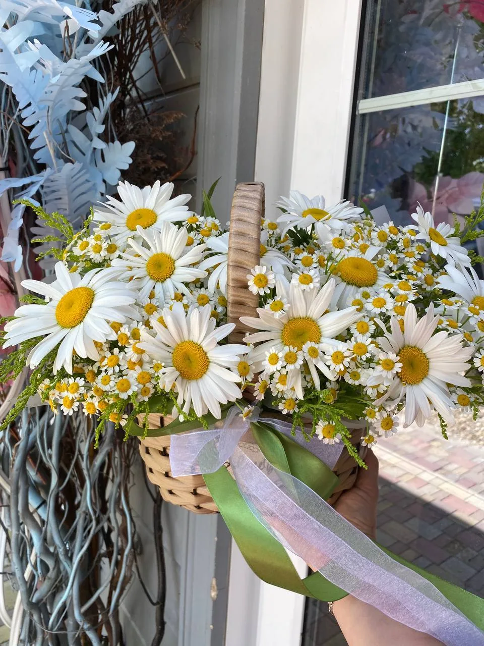 Привет, ромашки!🌼

Подборка букетов и композиций, как пример, что мы можем повторить для вас уже се