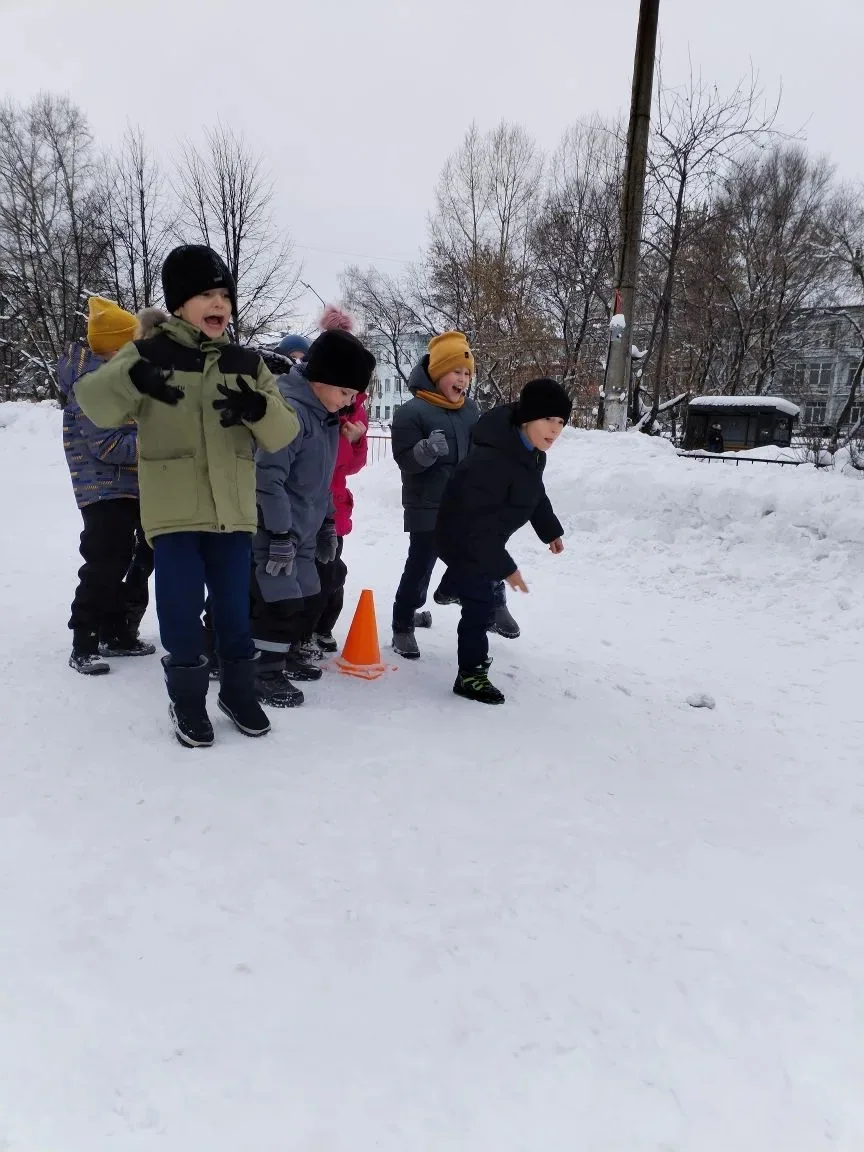 Вчера в нашей школе прошли "Зимние олимпийские игры"🛷  Ребята весело провели время на свежем воздухе