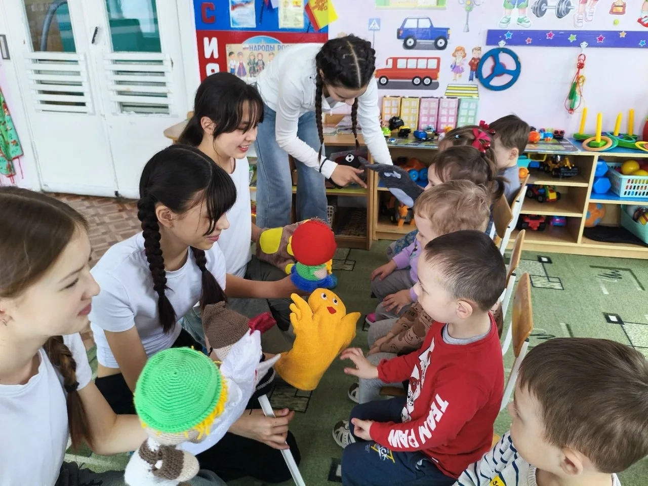 Когда детство встречается с детством: волшебство сказки в детском саду! 👧📖✨
В рамках партийного пр