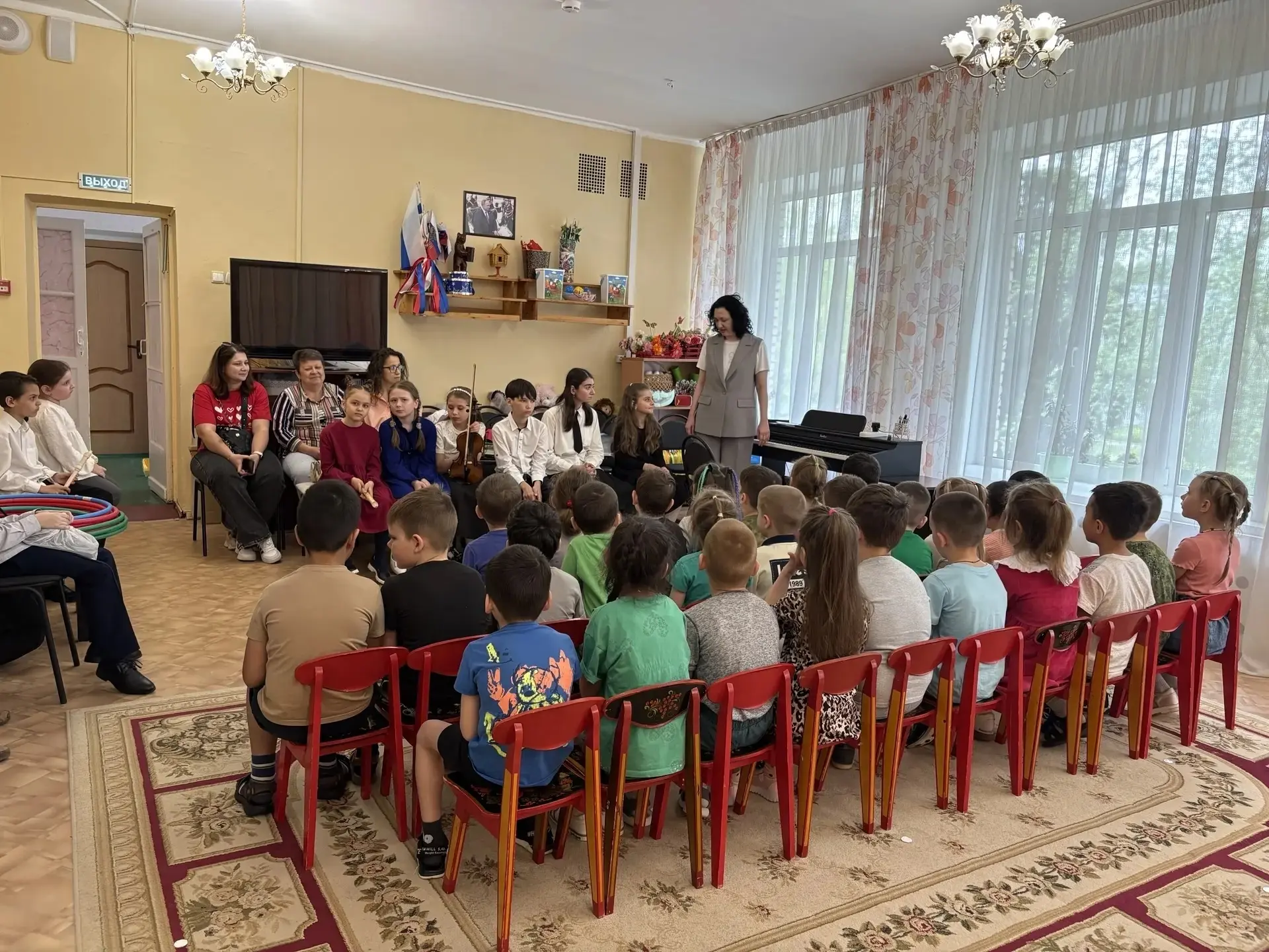 В рамках творческого проекта "Музыка в детском саду" наши музыканты выступили в детском...