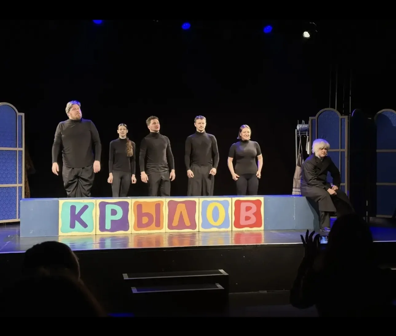 🎭Во время каникул ученики 5 «В» класса посетили увлекательный спектакль «Басни Крылова» — и остались