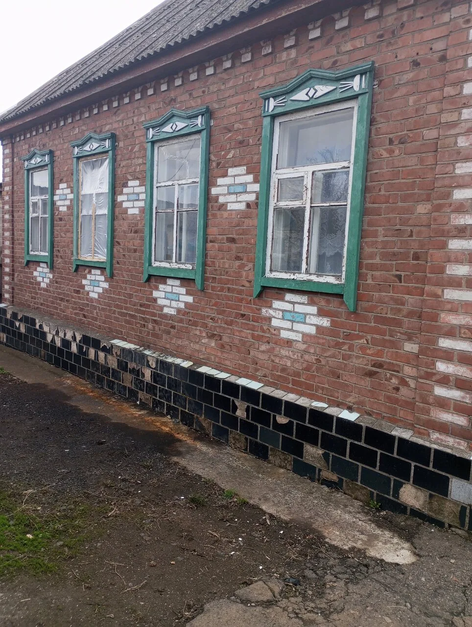 Продается дом в п.Корсунь, дом шикарный с высокими потолками, 6 комнат, кладовка в прих...