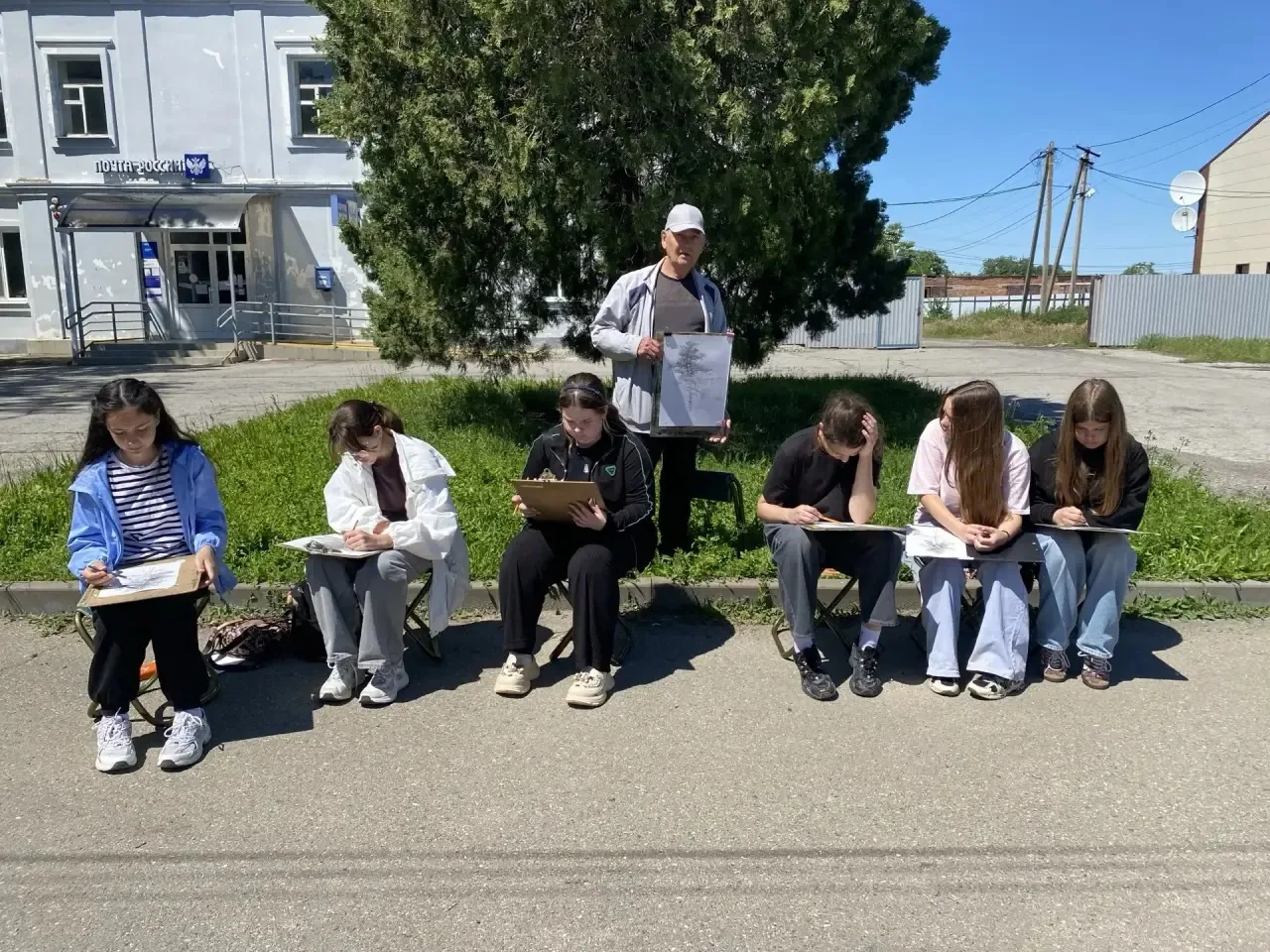 Началась пора пленэрной практики в детской художественной школе ст. Старощербиновской 🌟