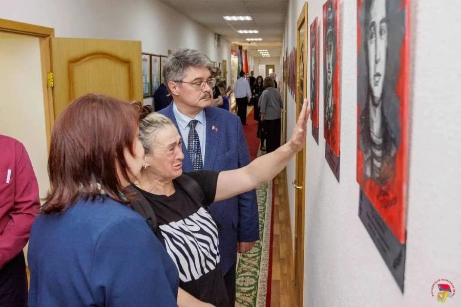 Выставка портретов Героев, не вернувшихся с СВО открылась в Магаданской облдуме

Выставка «Наши павш