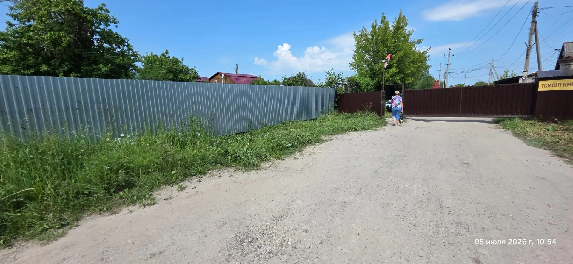 Уважаемые садоводы, скосили заросли около центральных ворот, дополнительно по просьбам ...
