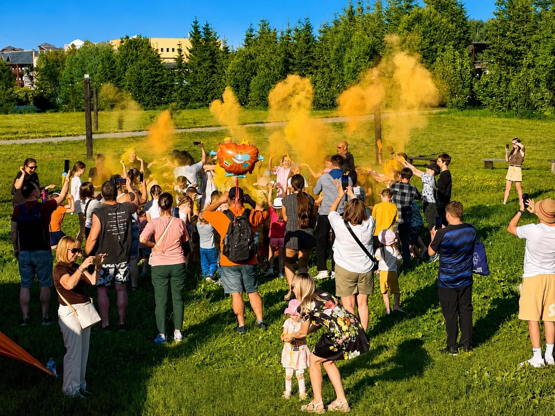 Лето, жара, детские радости ☀️Фотоотчёт с праздника «Мир детства» готов 📸

В эти выходные мы традиц