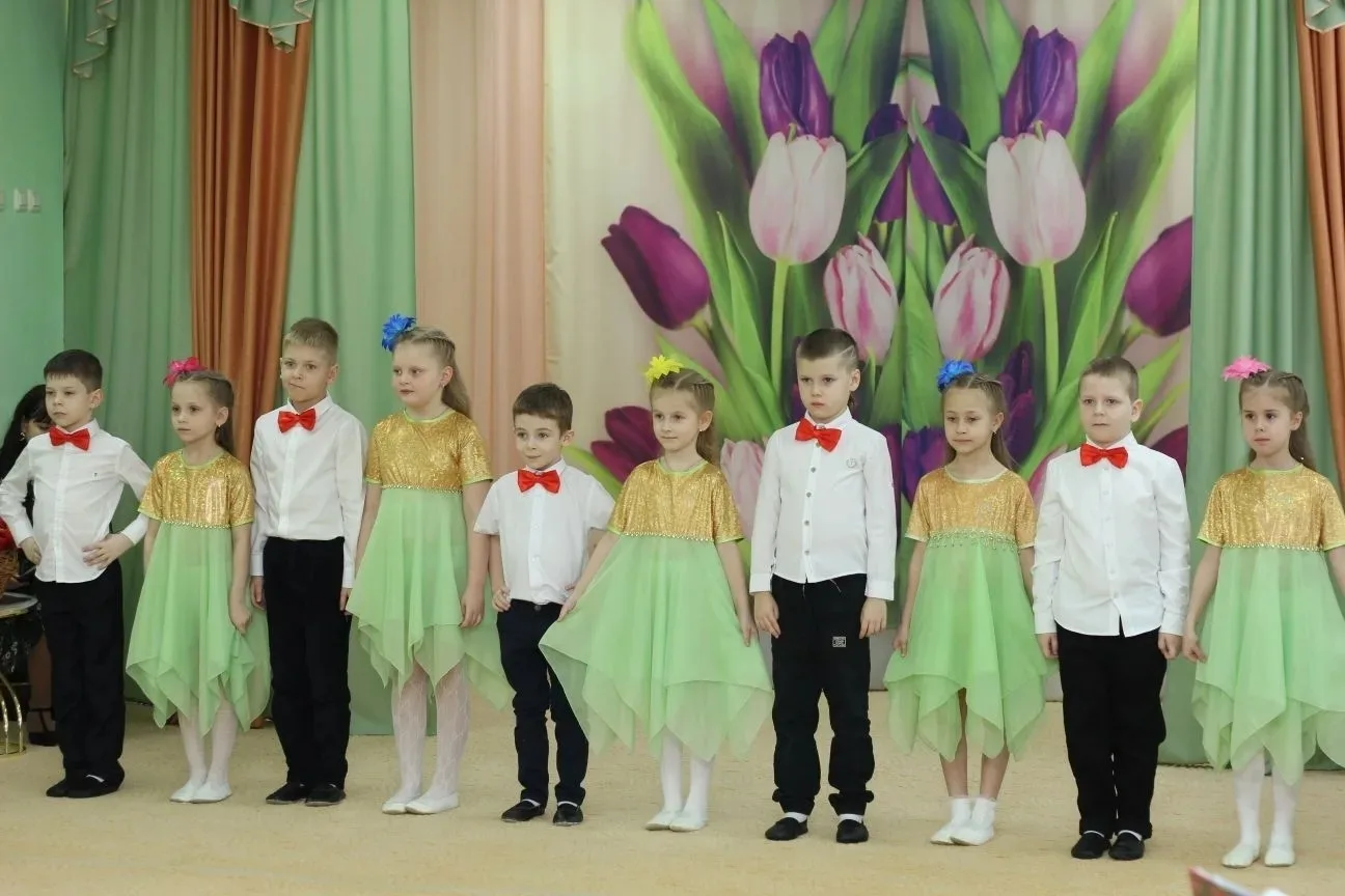 Счастья тёплого, как солнце.
    И любви желаем вам!
    С праздником 8 Марта
    Всех прекрасных на