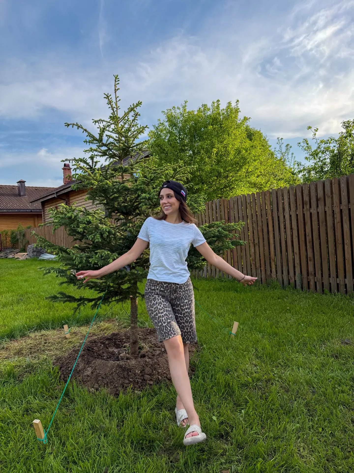 Мы вчера наконец-то посадили деревья 🌳
