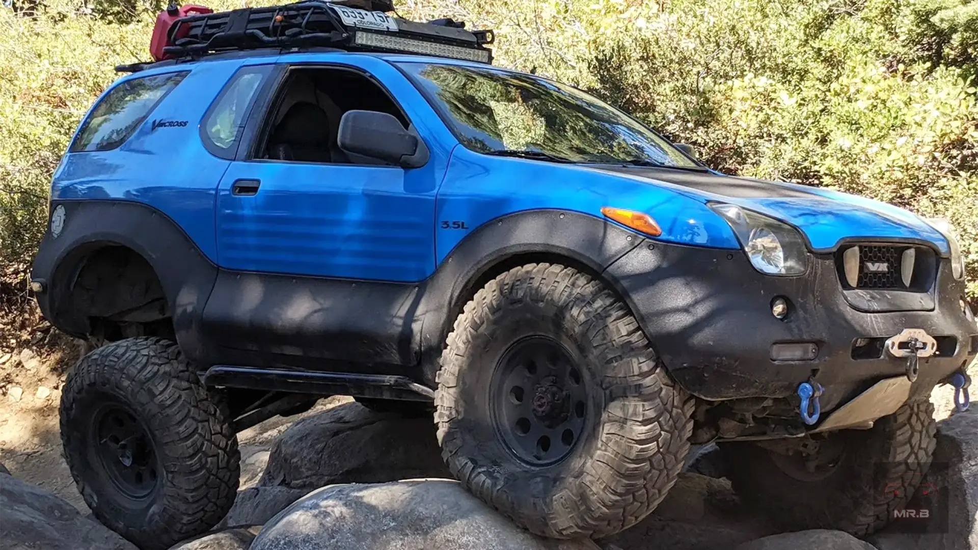 На аукционе в Денвере ушёл редкий Isuzu VehiCROSS с 4,0-литровым атмосферным V8 Toyota 1UZ-FE, котор