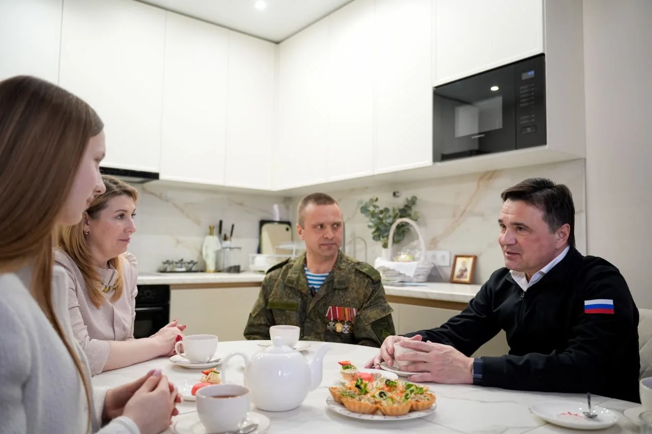 Перед светлым праздником Пасхи приехал в гости к семье участника СВО Евгения из Электрогорска. Он — 
