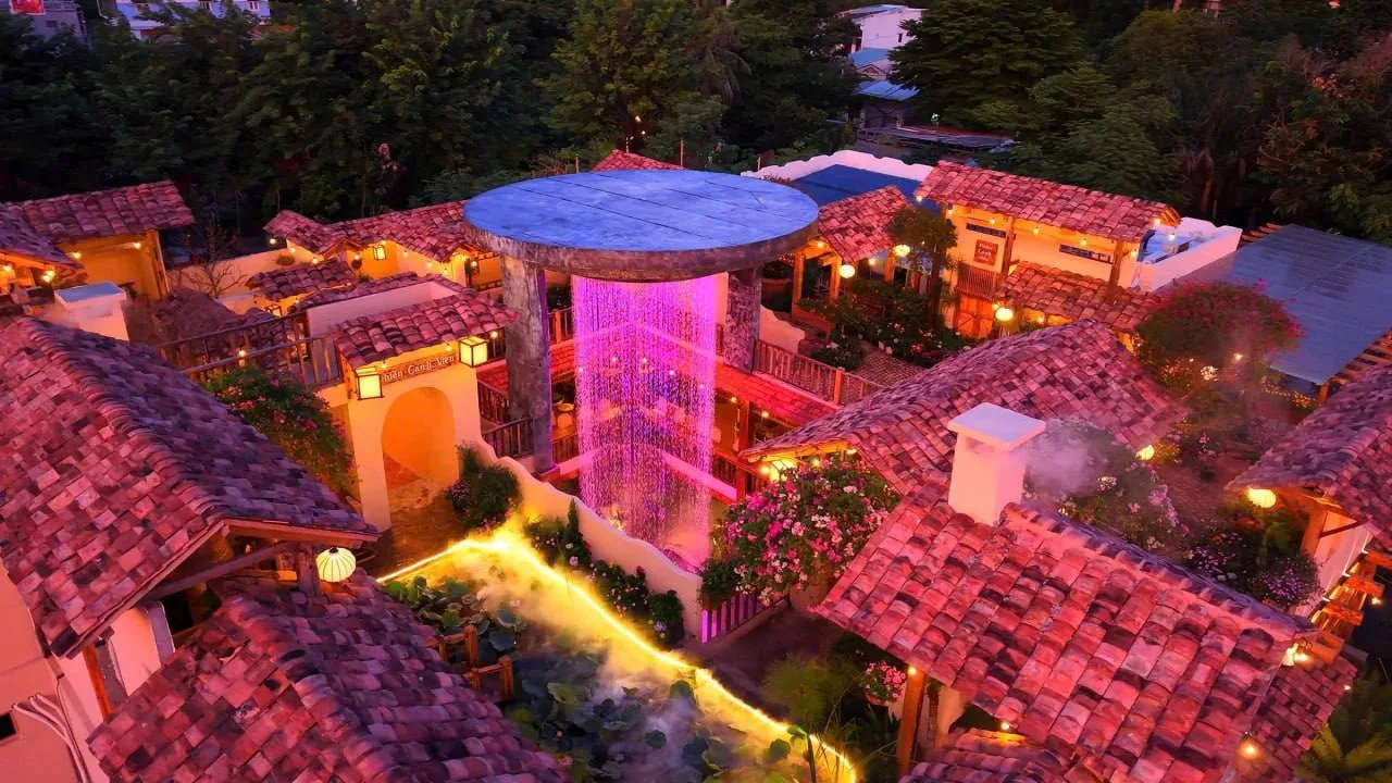 🏘Кофейня в Хошимине, похожая на древний восточный город