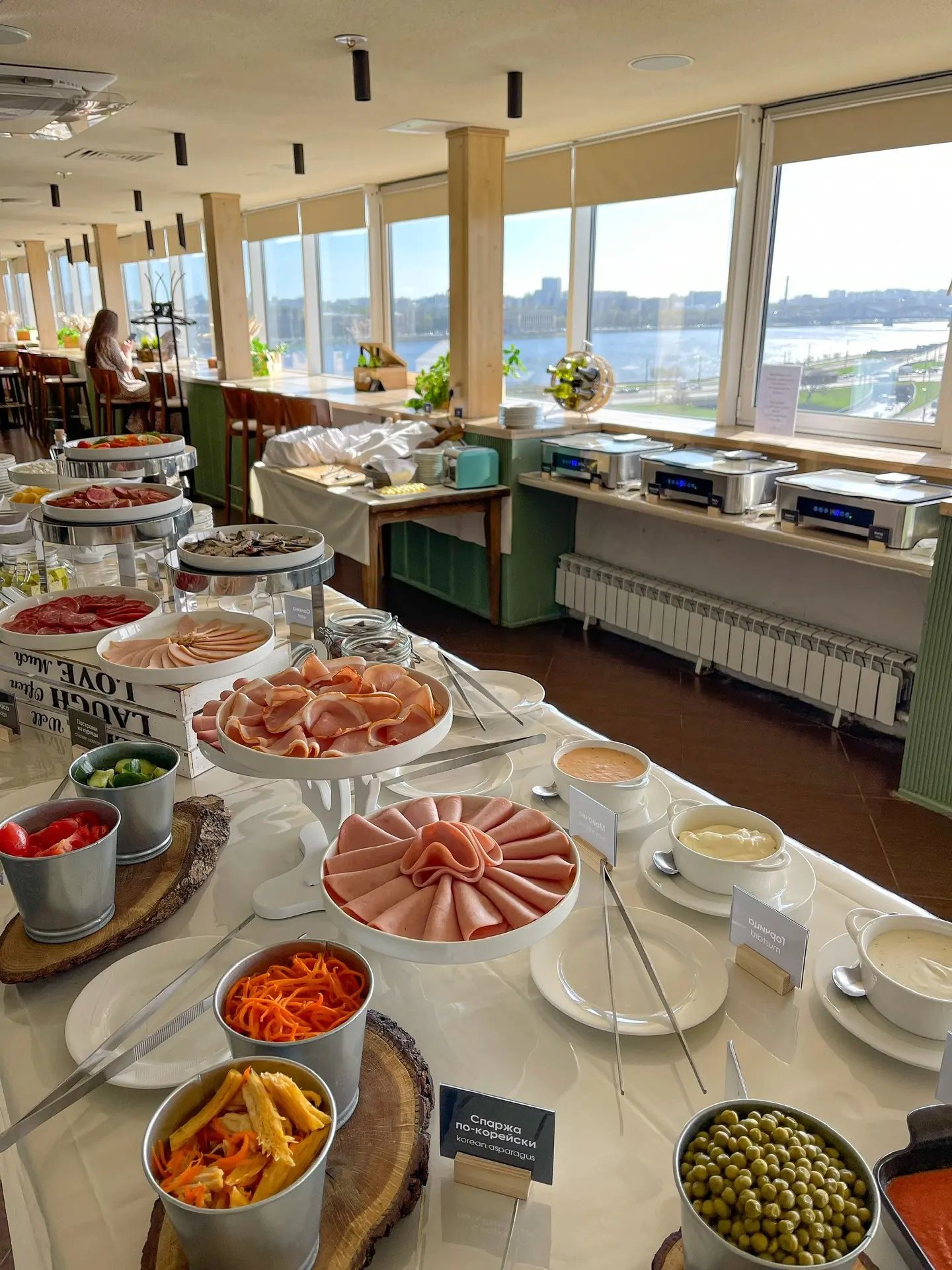 Вкуснейшие завтраки "шведский стол" в видовом ресторане «На 8 небе» ☕️
