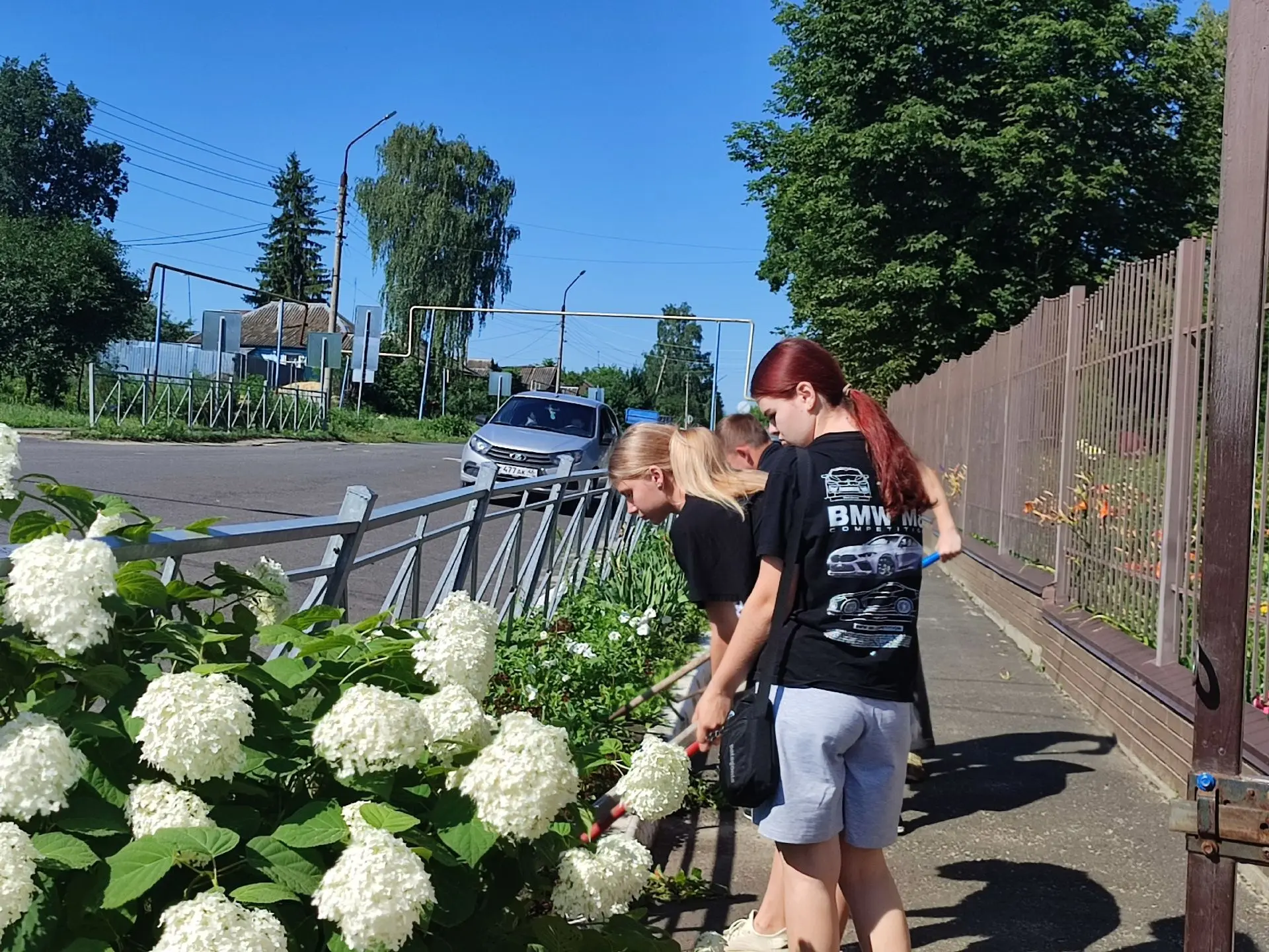 Новости от школьного медиацентра «В объективе»📸
🌿Летняя трудовая практика в школе продолжается. С 