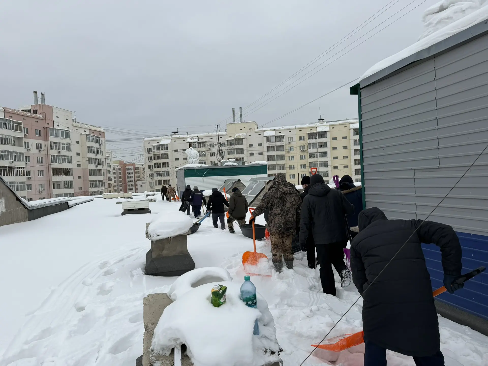Сегодня «Совет Отцов» нашей школы принял активное участие в субботнике по уборке снега.  Выражаем ог