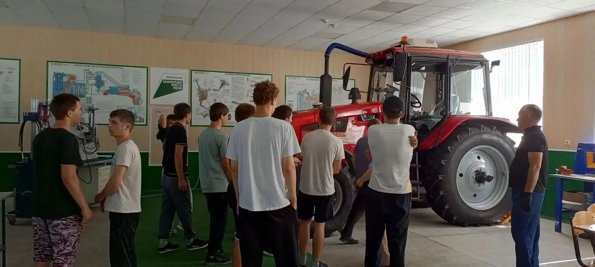 🚜🔥 Экскурсия в автомобильные лаборатории — море впечатлений! 🔥
🚜Ребята из лагеря «Шахар» побывал