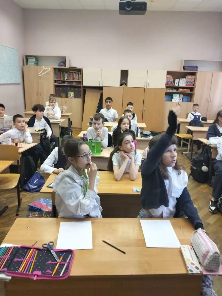 День Земли. А рамках этого праздника в 4-м классе прошла экологическая игра-викторина "У нас Земля о