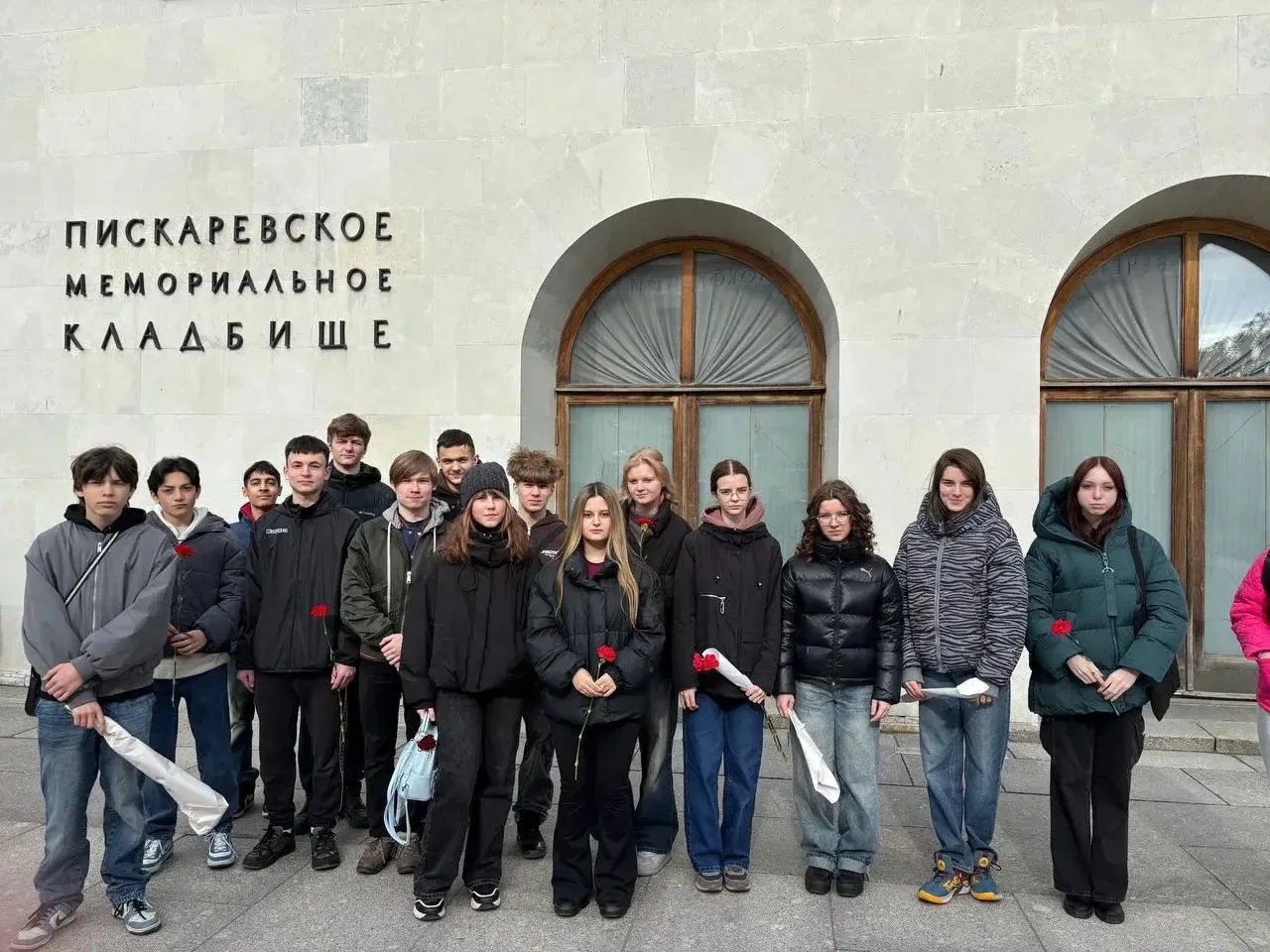 СУББОТНИК НА ПИСКАРЁВСКОМ МЕМОРИАЛЬНОМ КЛАДБИЩЕ