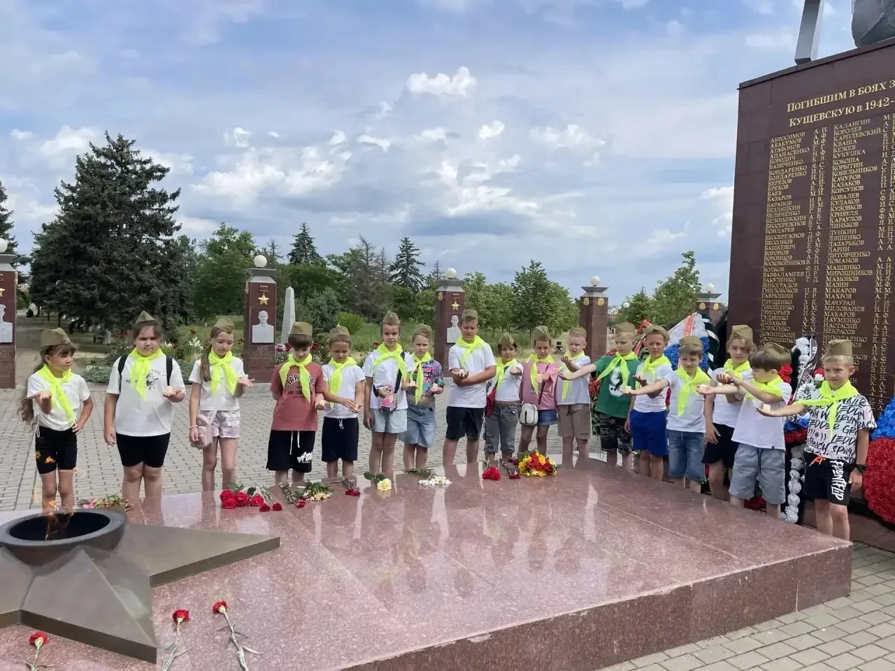 Помним. Гордимся. Наследуем.

Наша летняя площадка присоединилась к Всероссийской акции «Свеча памят