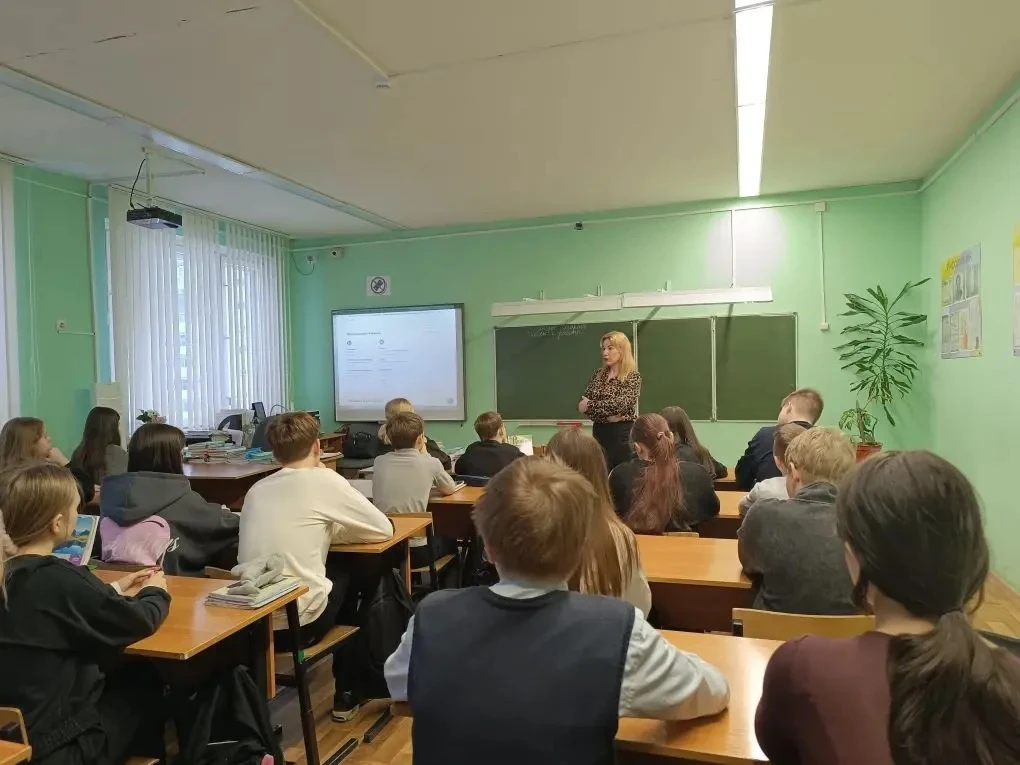 📞 Сегодня в нашей школе прошёл «Разговор о важном» на тему «Цифровой щит. Основные правилабезопаснос
