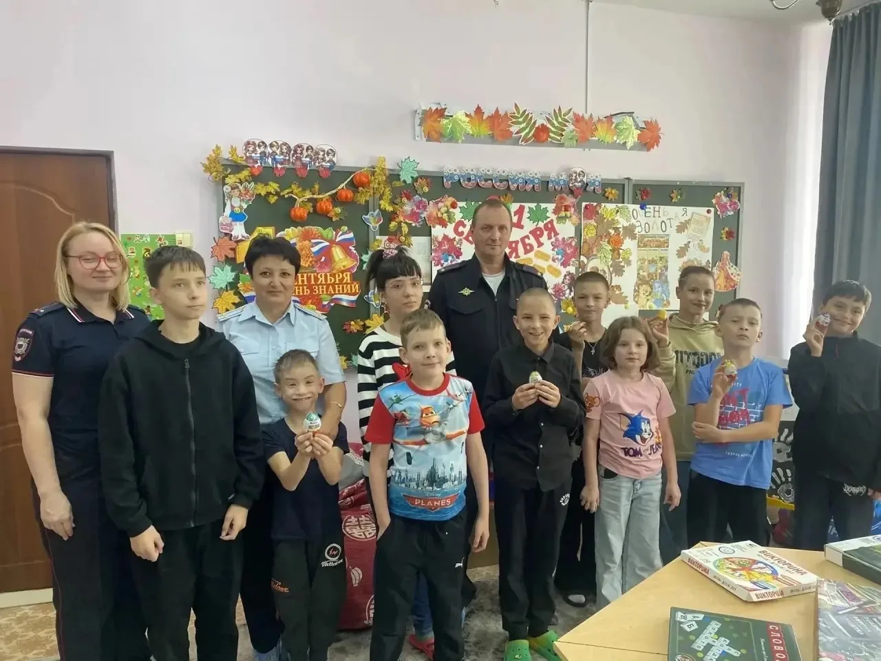 👮Полицейские Златоуста навестили детей в Центре помощи