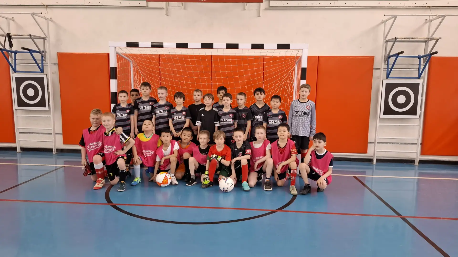 Футбольная серия: играем, растём, побеждаем ⚽  Между нашей школой и Школой имени Полбина прошёл цикл